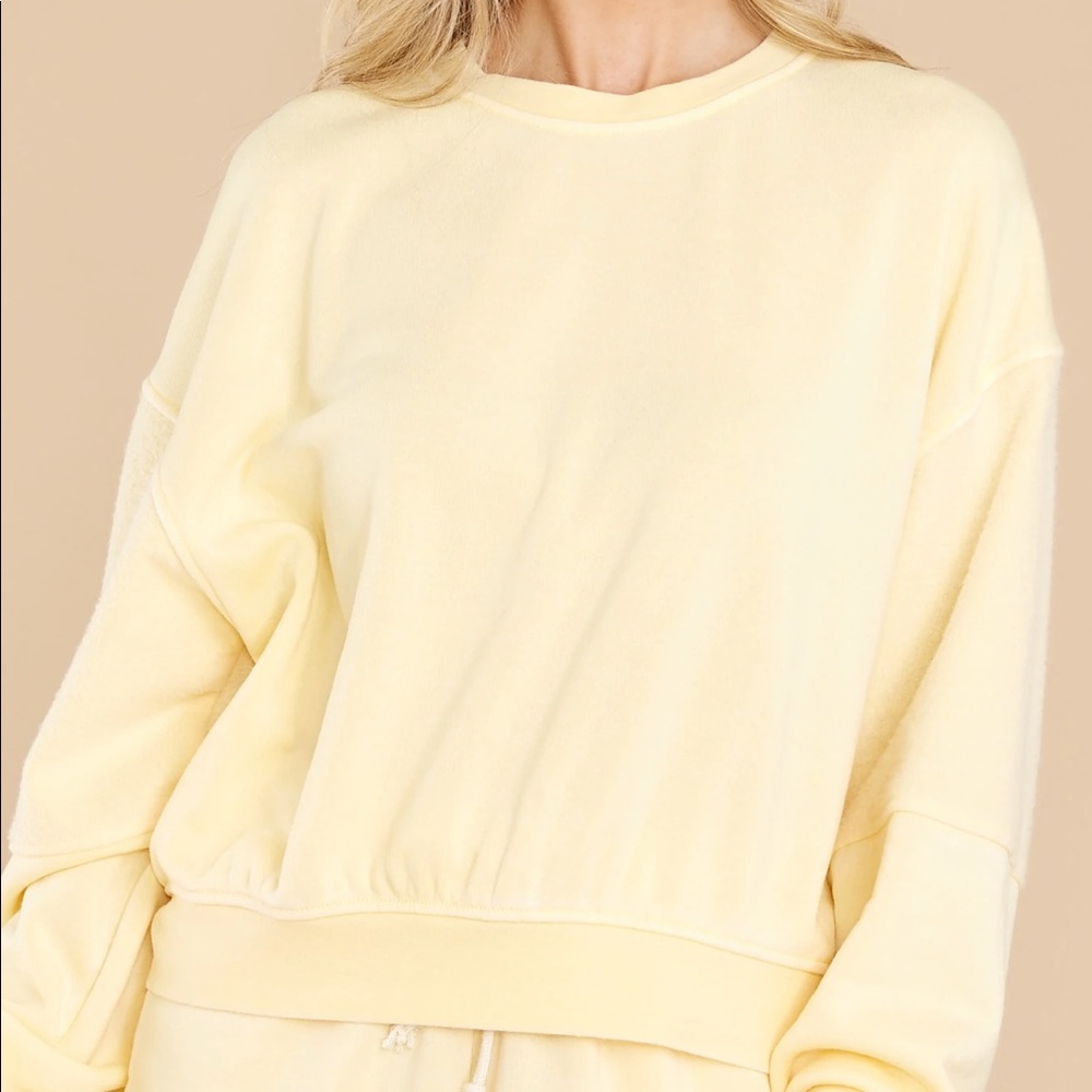 Yellow cropped sweatshirt